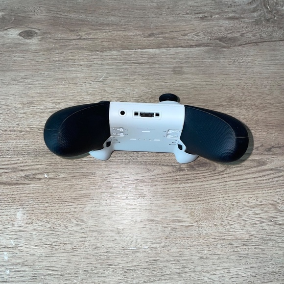 Wireless Controller - White and Black with Gold Accents - Picture 3 of 3